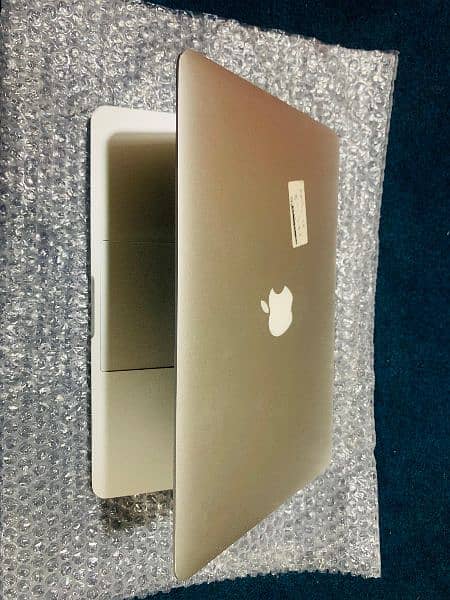 MacBook Pro 2014 . Cori 5.8 GB Ram 256 SSD Drive 6