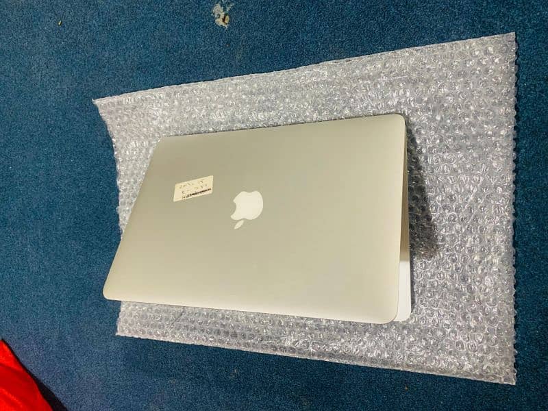 MacBook Pro 2014 . Cori 5.8 GB Ram 256 SSD Drive 8