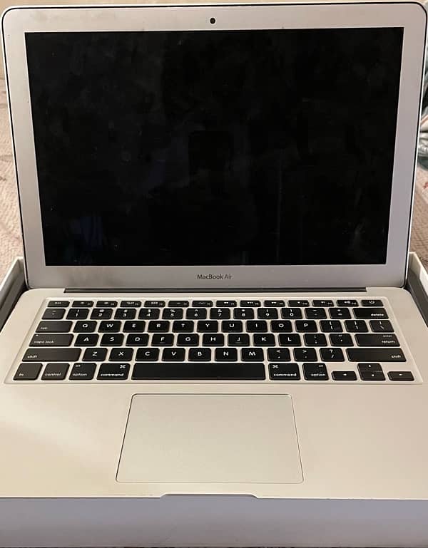 macbook air 13 inch- 1