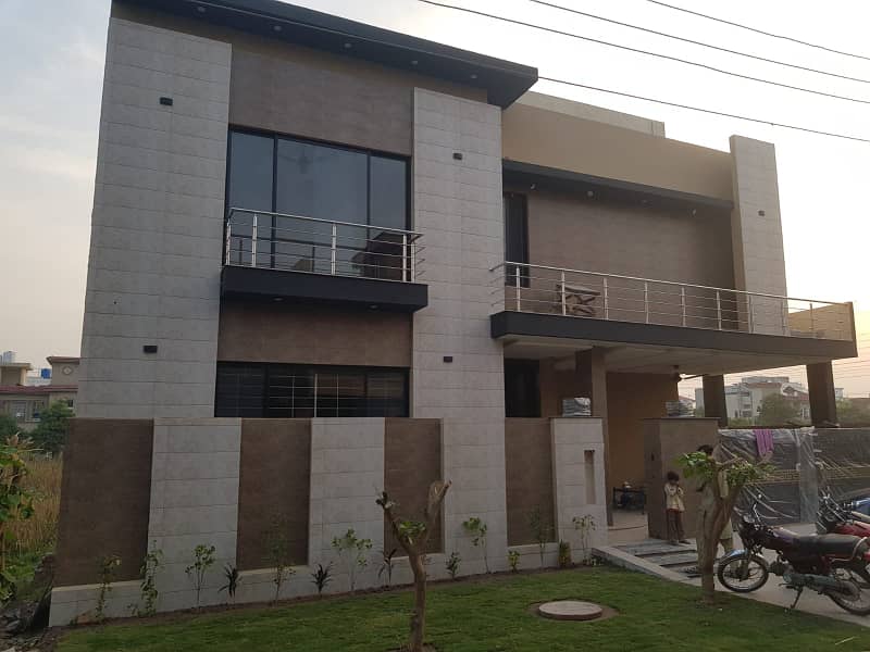 10 Marla House For Sale at Prime Location in Formanites Housing Society 0