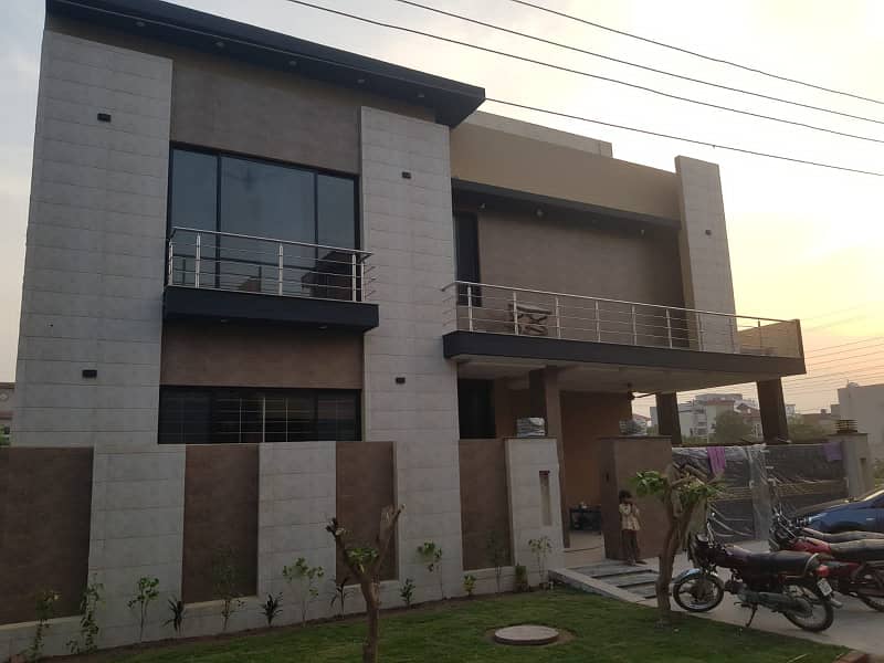 10 Marla House For Sale at Prime Location in Formanites Housing Society 2