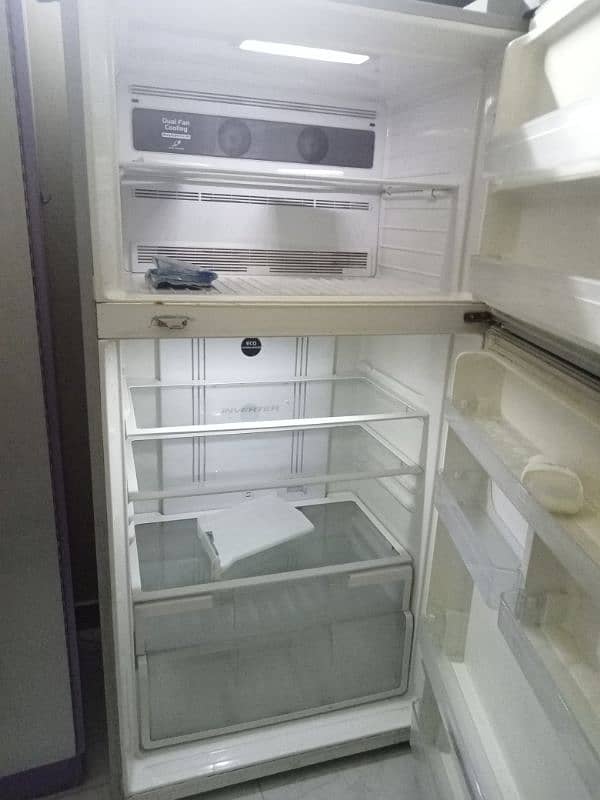 Hitachi no frost fridge 3