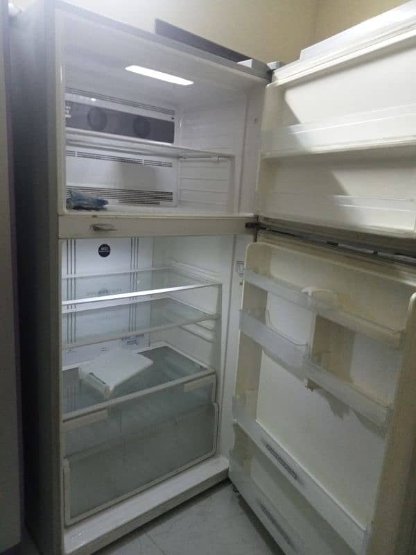 Hitachi no frost fridge 4