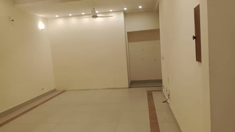 Like new knaal 2bed upper portion for rent in suigas society 1