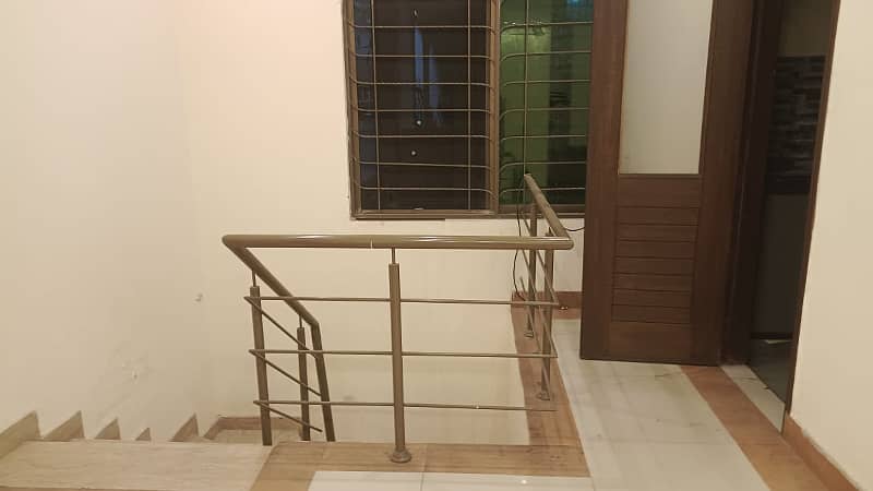 Like new knaal 2bed upper portion for rent in suigas society 2