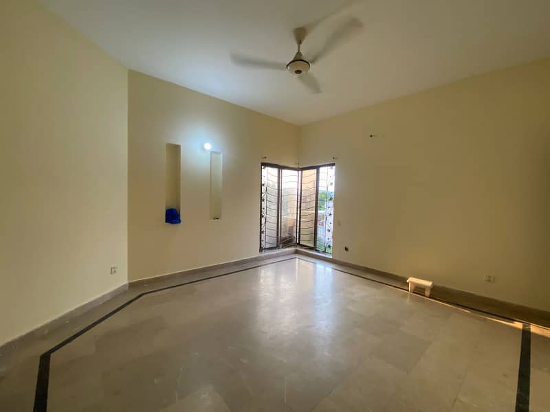 Like new knaal 2bed upper portion for rent in suigas society 13