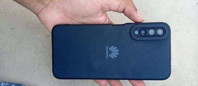 Huawei y9s pop up camera new condition ma ha with box 4