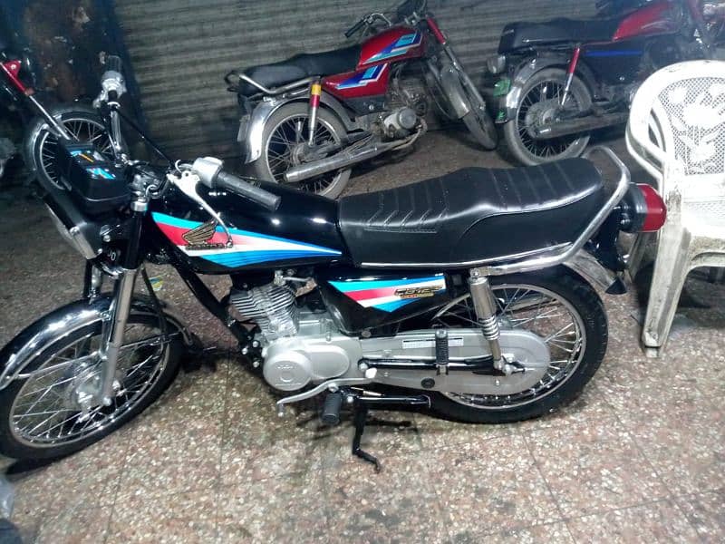 honda 125 black colour 0