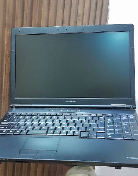 TOSHIBA 8gbRam 320gb HHD i5 3rd Generation 1