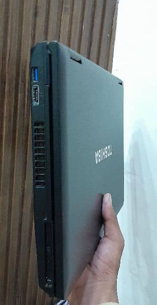 TOSHIBA 8gbRam 320gb HHD i5 3rd Generation 3