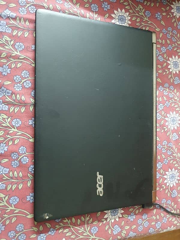 Acer aspire v17 nitro 0