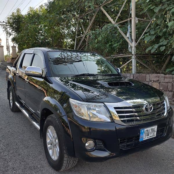 Toyota Hilux Invincible 2012 0