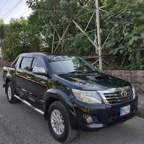 Toyota Hilux Invincible 2012 3