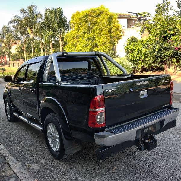 Toyota Hilux Invincible 2012 7