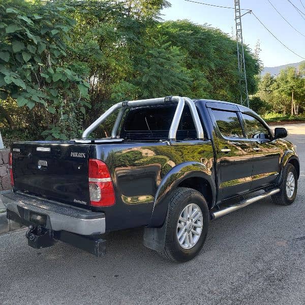 Toyota Hilux Invincible 2012 8