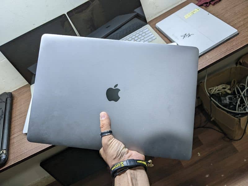 MacBook Pro 2016 (15-Inch) 6