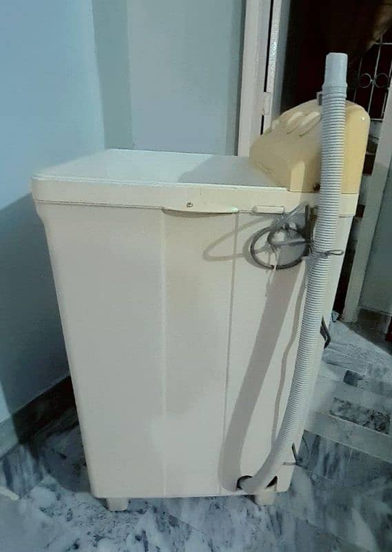 single washing machine and ful siz refregreter 0