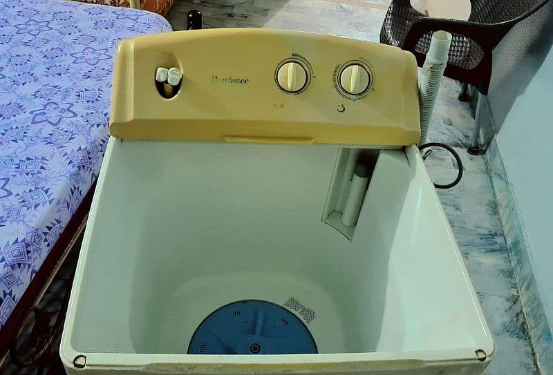 single washing machine and ful siz refregreter 1