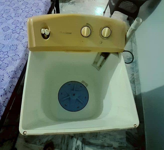 single washing machine and ful siz refregreter 3