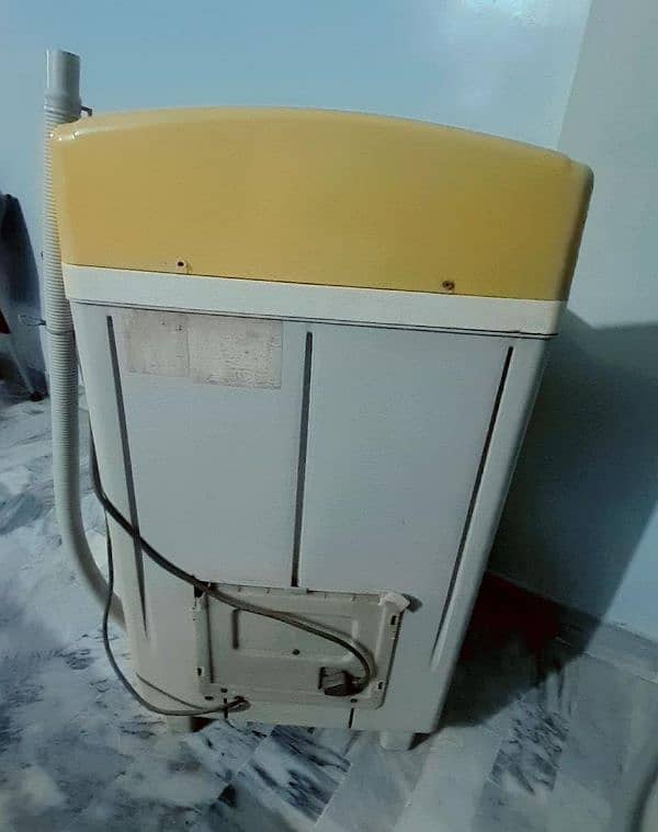 single washing machine and ful siz refregreter 5