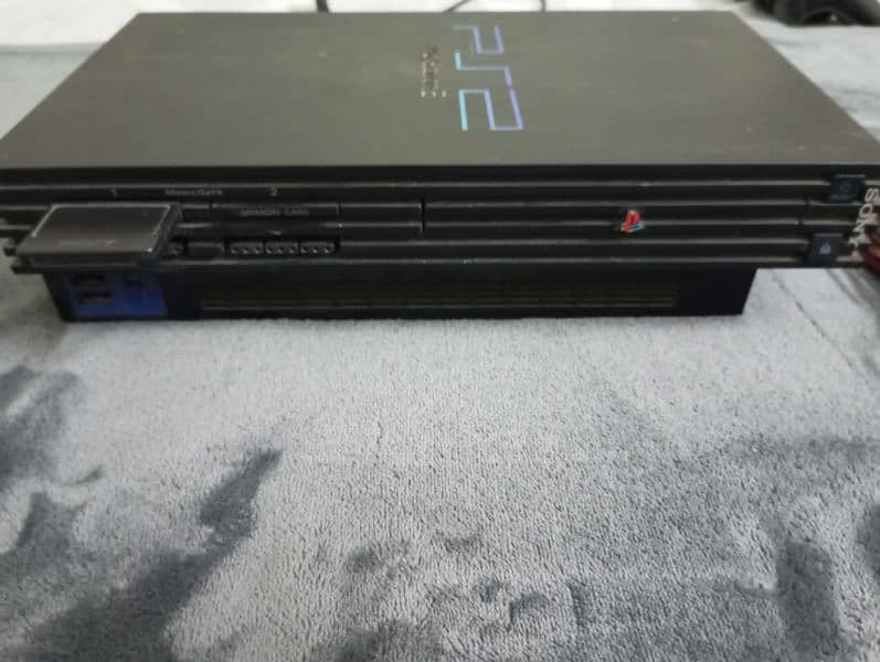 PS2 Cracked + Original PS Controller 1