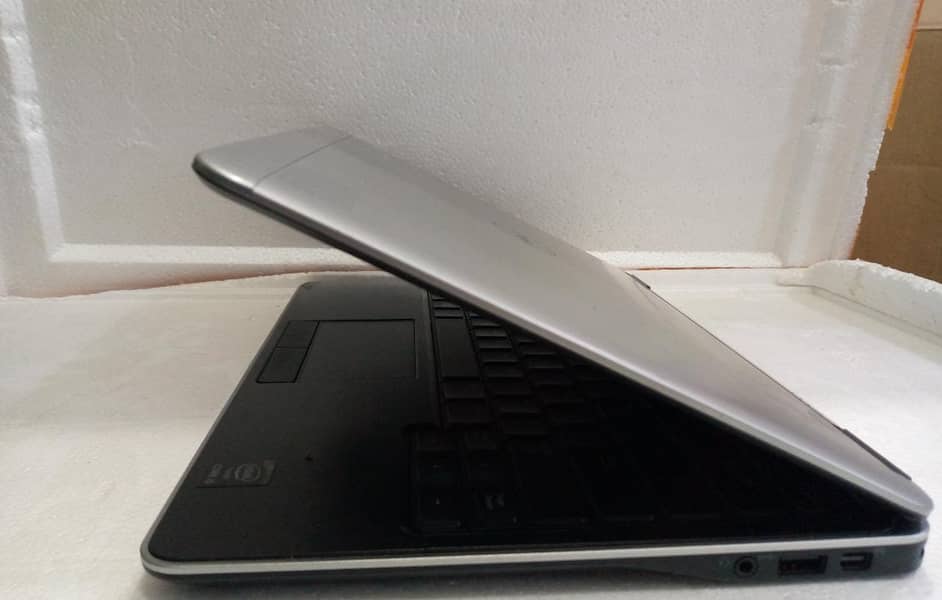 DELL LATITUDE E7240 i7 4th Gen 0