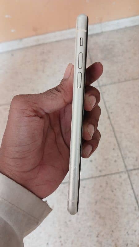 Iphone 11 64gb urgent 8