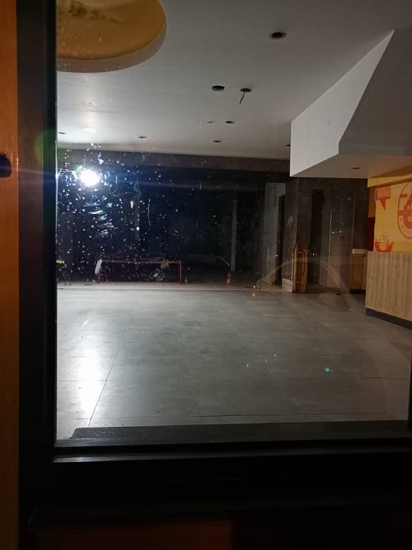 Commercial Tripple story building for rent for rent in johar town for snoker club and gym and office software house+ call centre 9