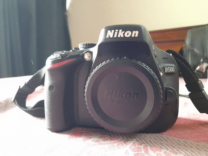 NIKON D5100 with Bag & Tripod 0