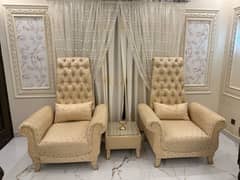 Decent and elegant looking King chairs along with table 0