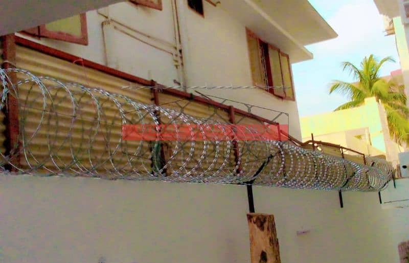 Razor Wire / Chain jali / Barbed Wire/ Hesco bag / Weld Mesh / birds 8