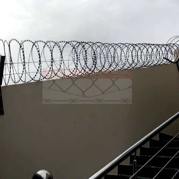 Razor Wire / Chain jali / Barbed Wire/ Hesco bag / Weld Mesh / birds 9