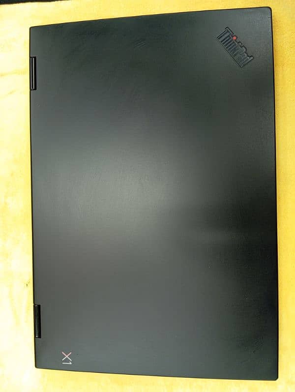 Lenovo X1 yoga i5 8th gen 8GB ram 256gb ssd 1