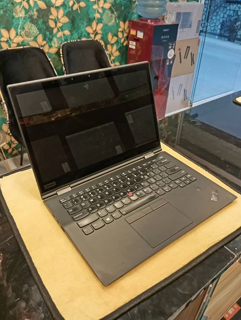 Lenovo X1 yoga i5 8th gen 8GB ram 256gb ssd 3