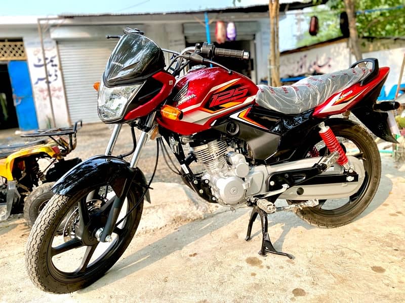 HONDA CB125F (2024) 5