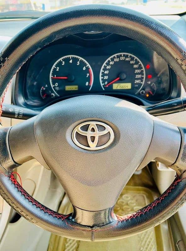 Toyota Corolla GLI 2011 model 12 ka number laga hai 7