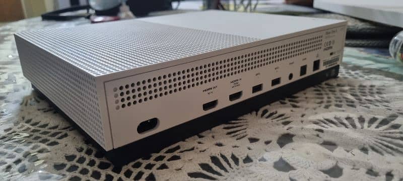 Xbox One S 500gb 3