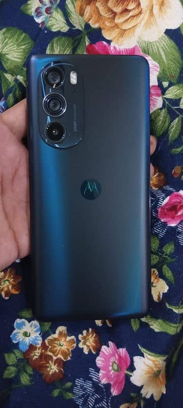 Motorola edge 30 pro (2022)  Snapdragon 8gen1 1