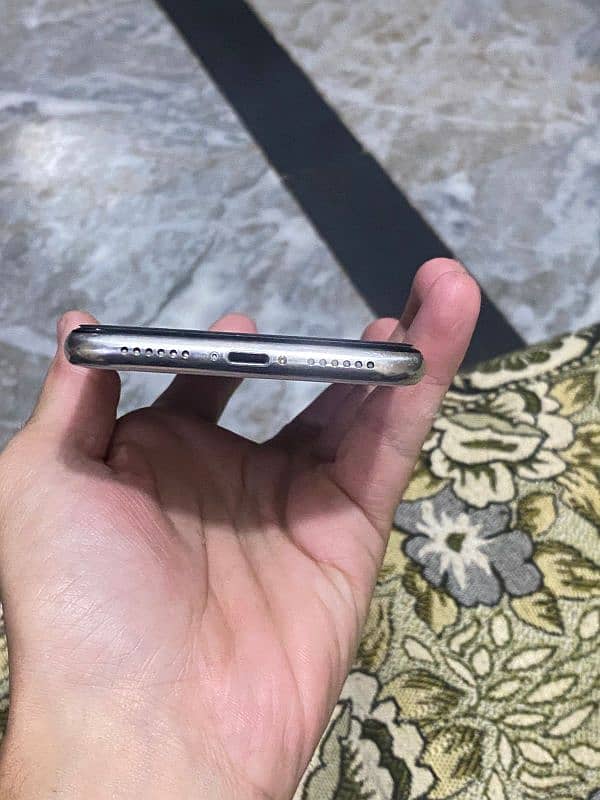 iPhone X 64gb used non ptaa 4