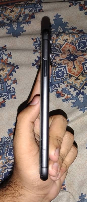 Iphone 11 non pta jv 64gb 83% battery 10/10 condition Not opened 6