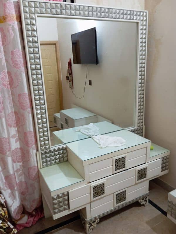 bedroom set urgent sale in reasonable price 2