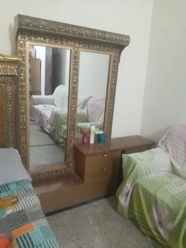 double bed 2 side table shokas bartano ki almari  dressing table 4