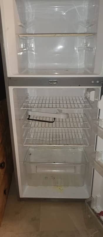 Haier company good condition frige for urgent sale 2