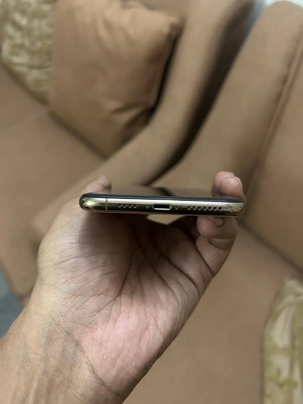 XS MAX 256 GB PTA approved 6