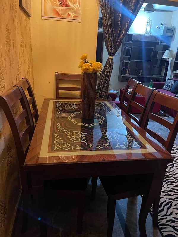 6 seaters dining table only 5 months used in good condition 1