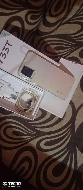 vivo y 33T good condition 10 by 10 complete box 9