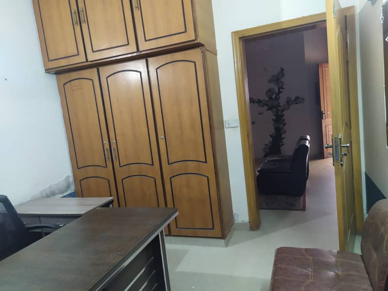 Full Furnished Office with UPS,Solar,internet 100Mb,kitchen,Johar town 4