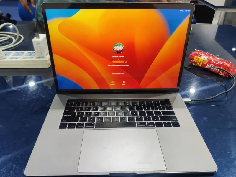 Macbook 2017 pro 15.4 inches 2