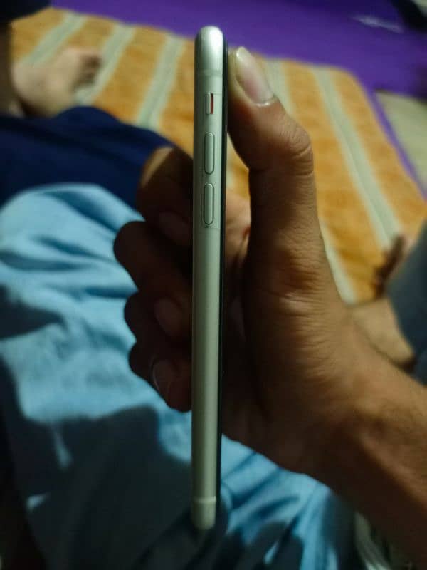 Iphone11nonptajv. 64gb . Phone active ni hota 3