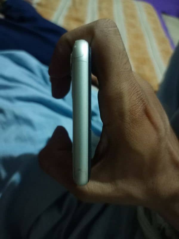 Iphone11nonptajv. 64gb . Phone active ni hota 4